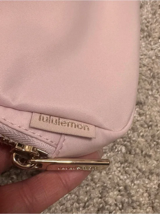 Lululemon Everywhere Belt Bag 1L L Monogram Metallic Blissful Pink/Gold - RARE - Picture 13 of 15